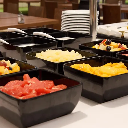 Budapest-budaoers By Ihg 4* בודארוס