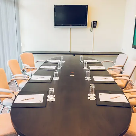 Budapest-budaoers By Ihg 4* בודארוס