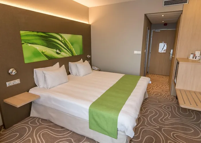 Budapest-budaoers By Ihg