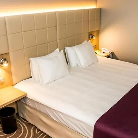 Budapest-budaoers By Ihg Budaors
