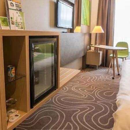 Budapest-budaoers By Ihg 4* Budaors