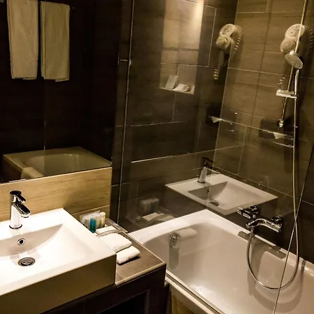 Budapest-budaoers By Ihg Hotel 4*