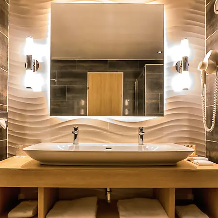 Budapest-budaoers By Ihg 4*