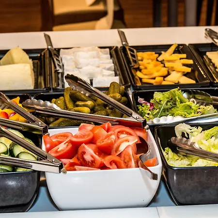 Hotel Budapest-budaoers By Ihg 4*
