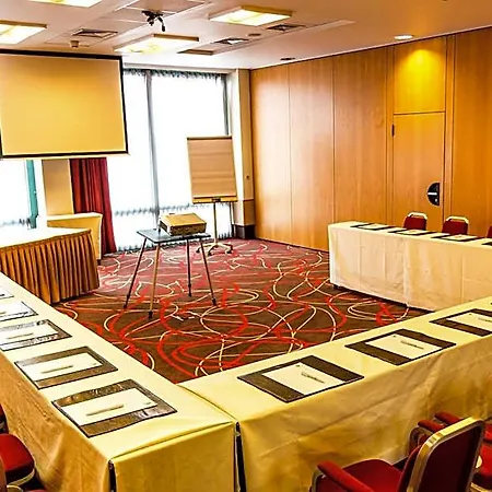 Budapest-budaörs, An Ihg Budaörs