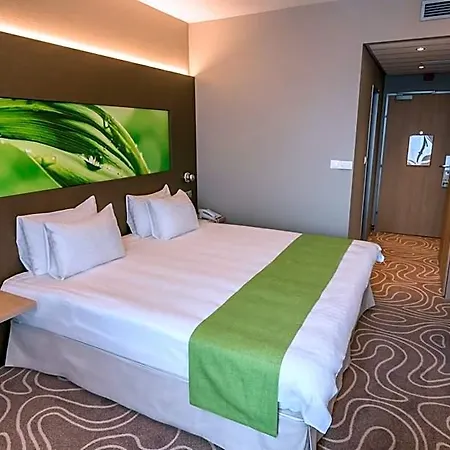 Budapest-budaörs, An Ihg Budaörs