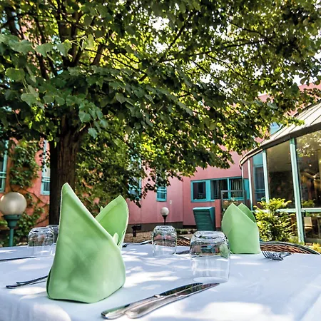 Budapest-budaoers By Ihg 4*