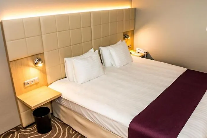 Budapest-budaoers By Ihg בודארוס