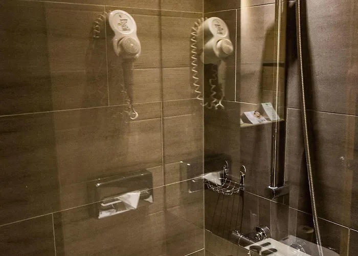 Budapest-budaoers By Ihg 4* בודארוס